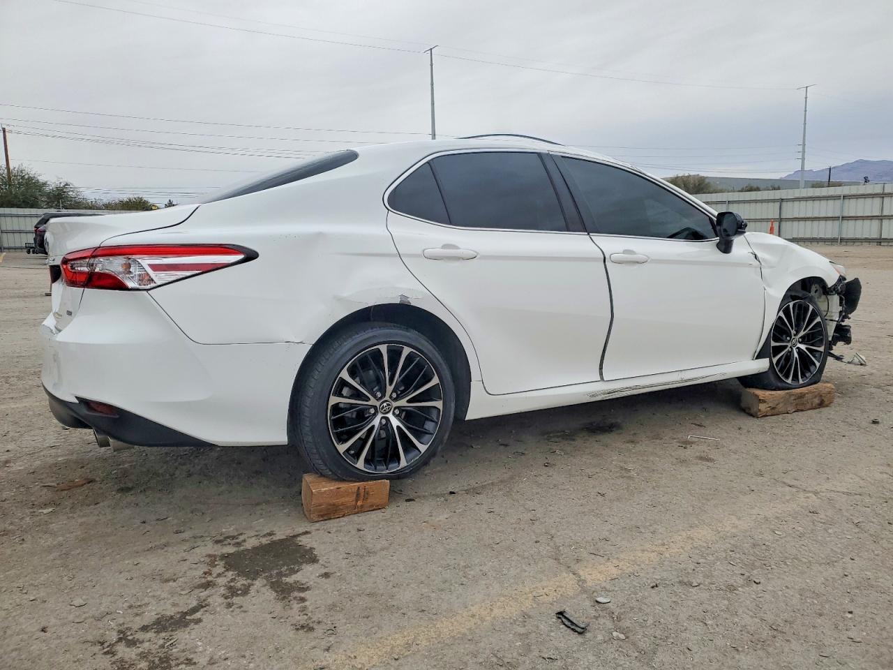 2018 TOYOTA CAMRY L photo 7