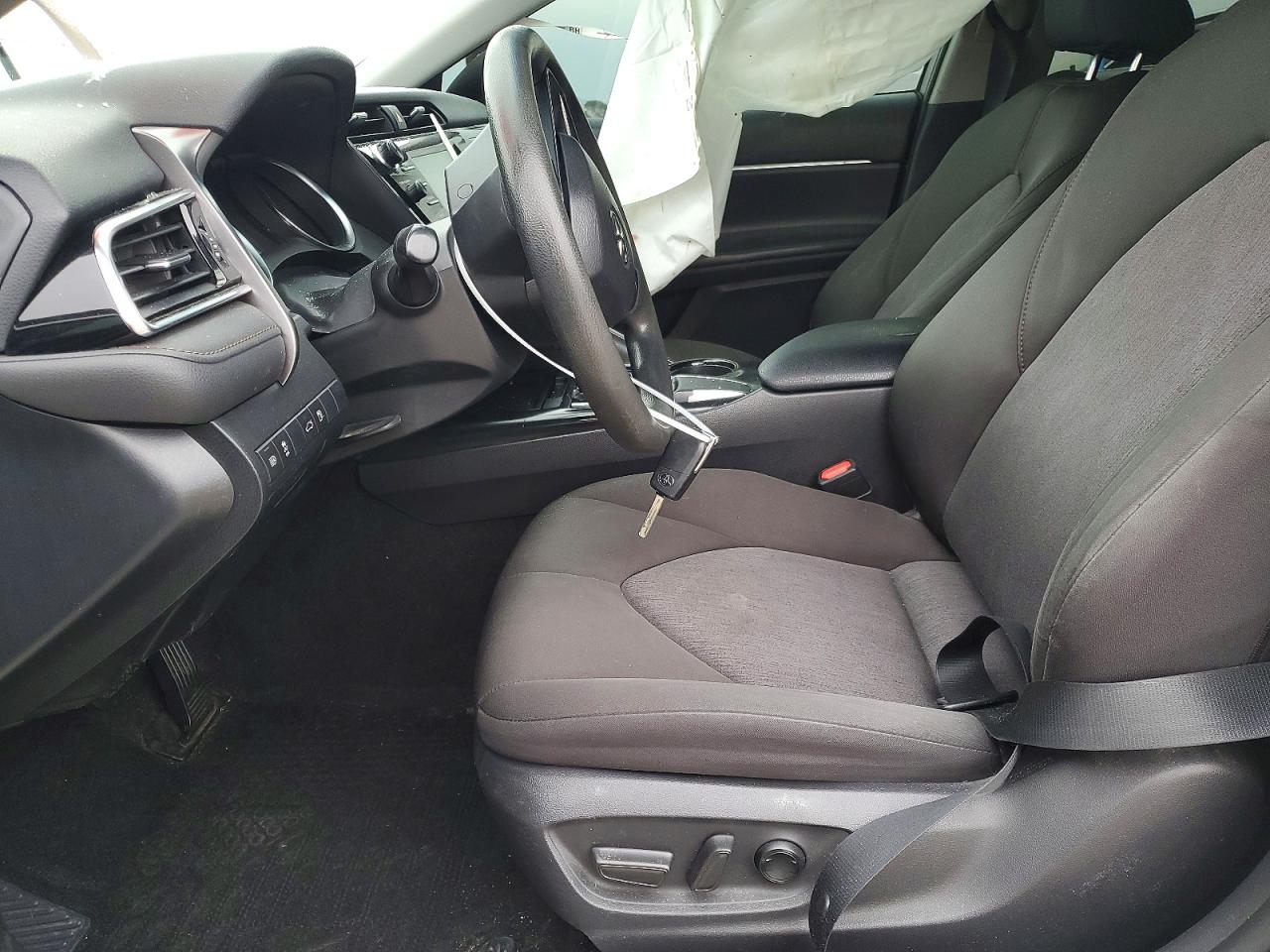 2018 TOYOTA CAMRY L photo 19