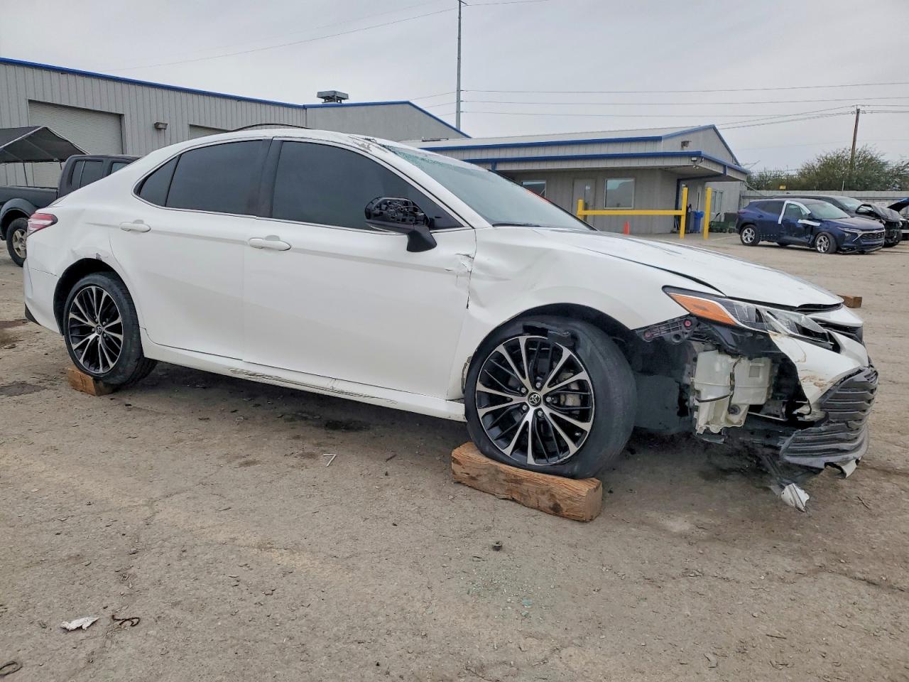 2018 TOYOTA CAMRY L photo 10