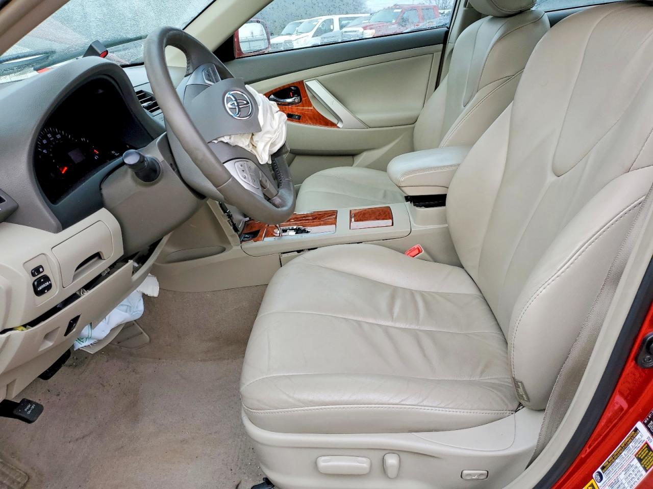 2010 TOYOTA CAMRY SE photo 7
