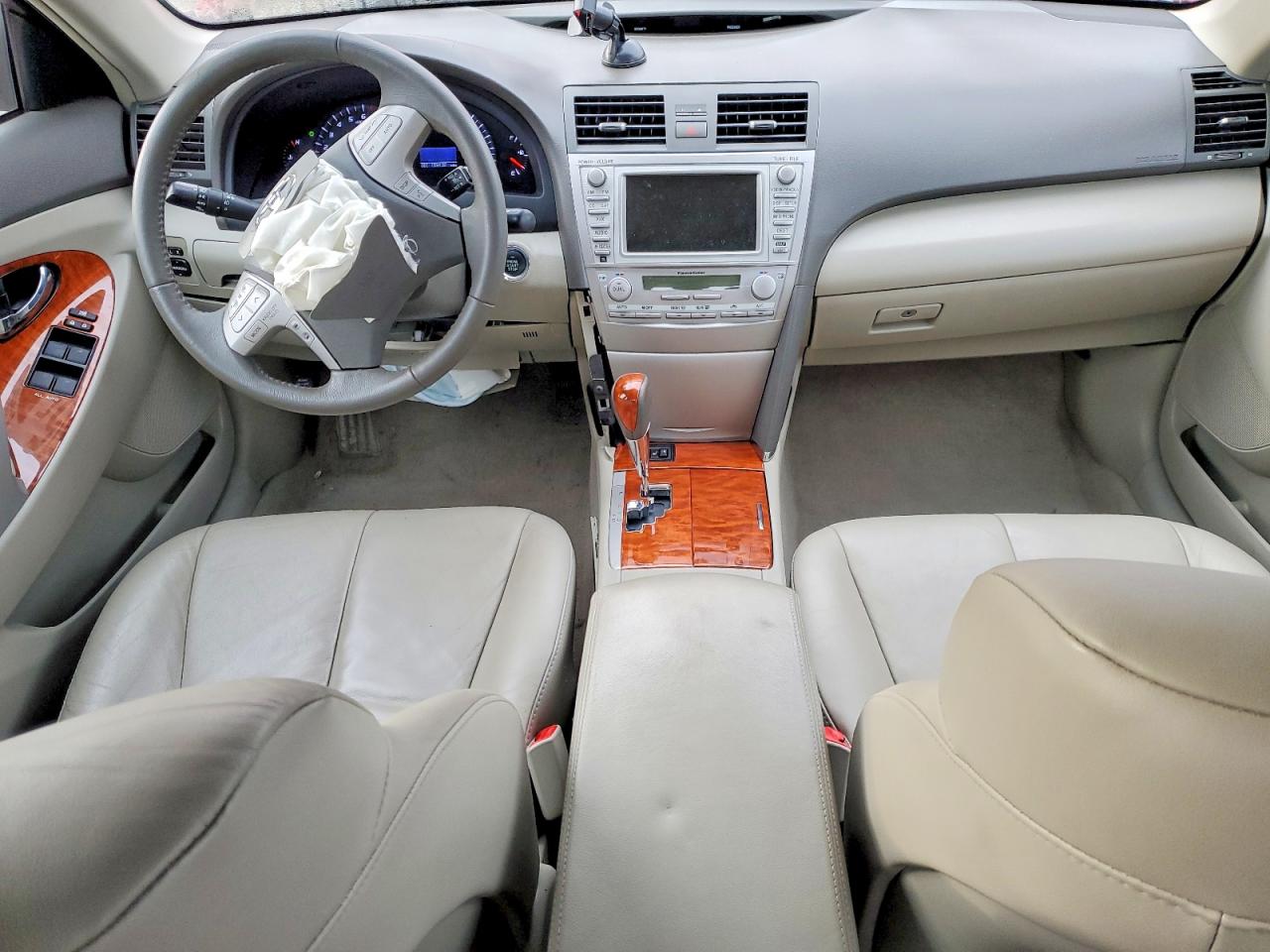 2010 TOYOTA CAMRY SE photo 8