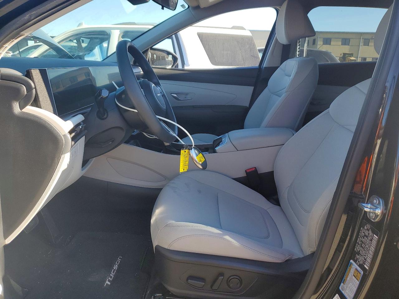 2025 HYUNDAI TUCSON SEL photo 13