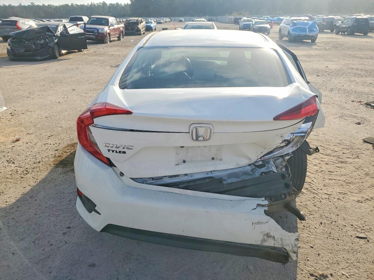2016 HONDA CIVIC LX photo 6