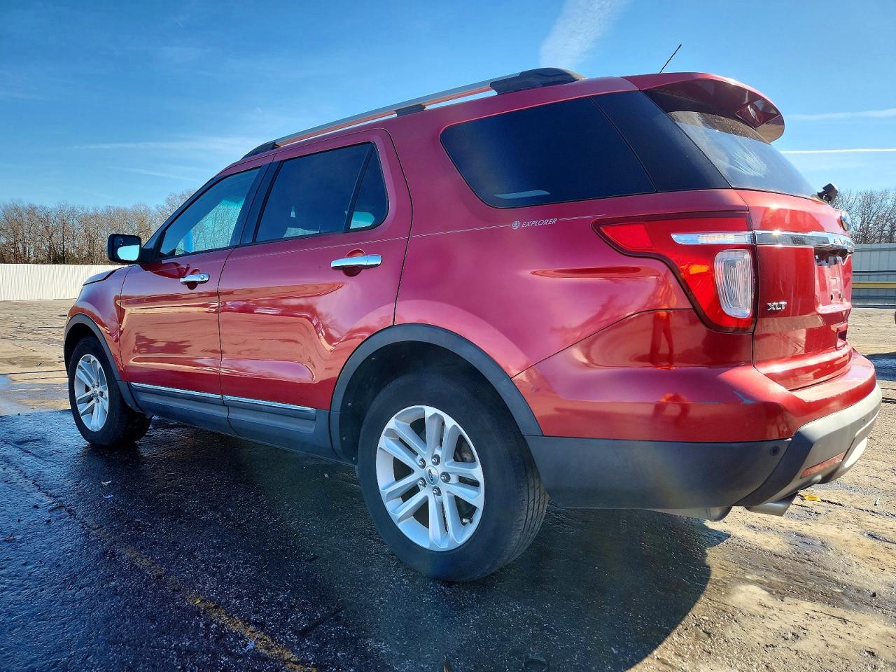 2011 FORD EXPLORER XLT photo 2