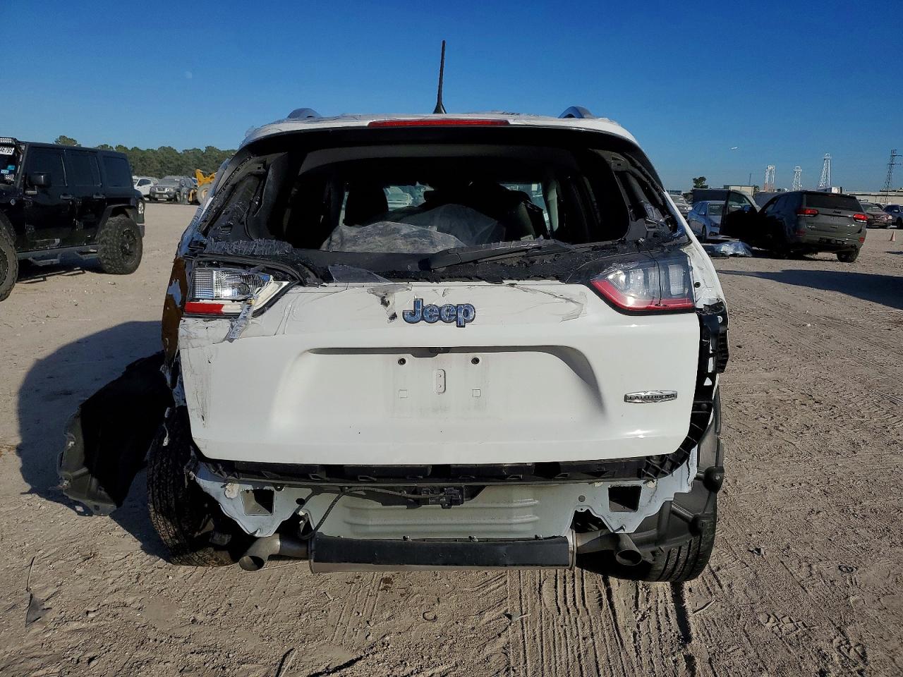 2021 JEEP CHEROKEE LATITUDE LUX photo 6