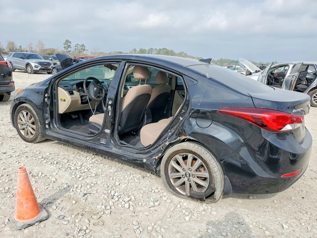 2016 HYUNDAI ELANTRA SE photo 2