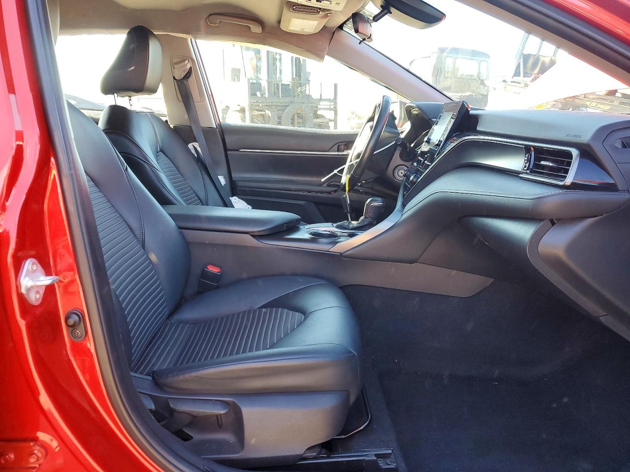 2021 TOYOTA CAMRY SE photo 13