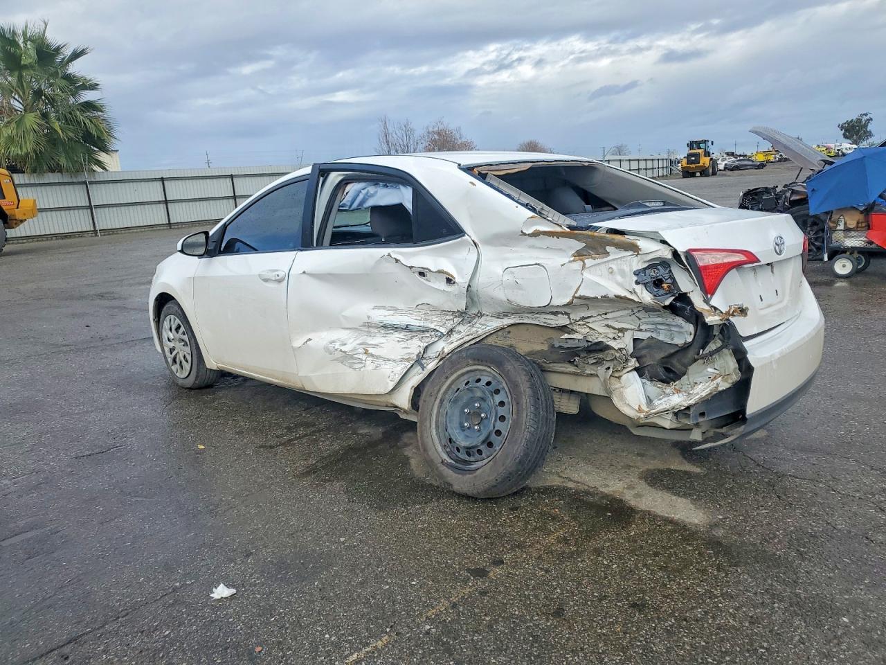 2018 TOYOTA COROLLA L photo 2