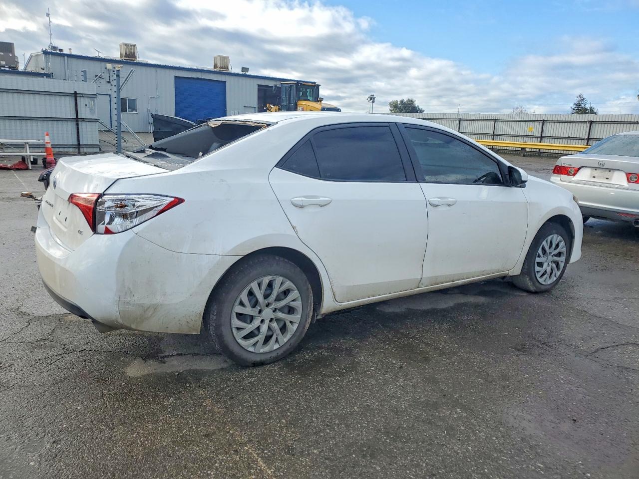 2018 TOYOTA COROLLA L photo 3