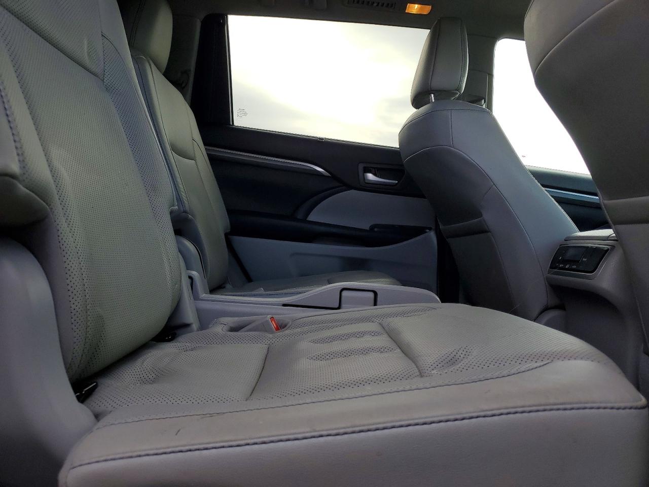 2017 TOYOTA HIGHLANDER LIMITED photo 11