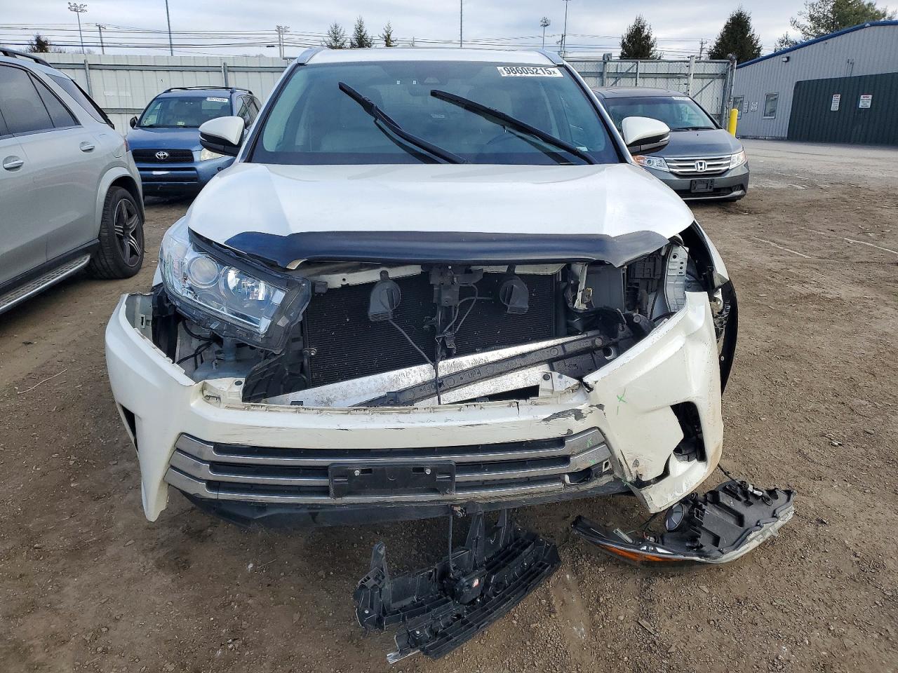 2017 TOYOTA HIGHLANDER LIMITED photo 5