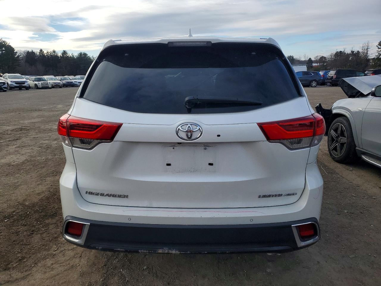 2017 TOYOTA HIGHLANDER LIMITED photo 6