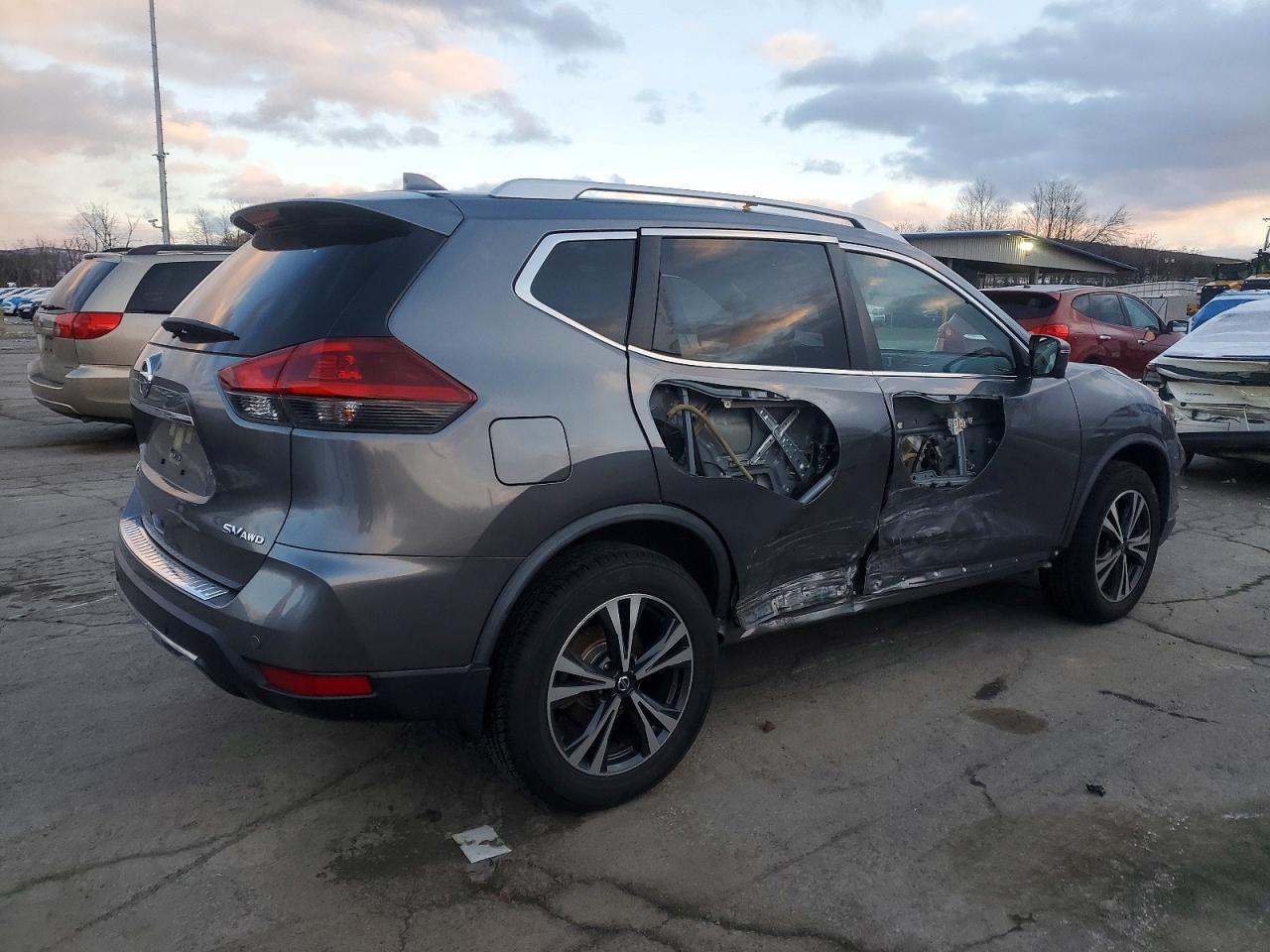 2020 NISSAN ROGUE S photo 3