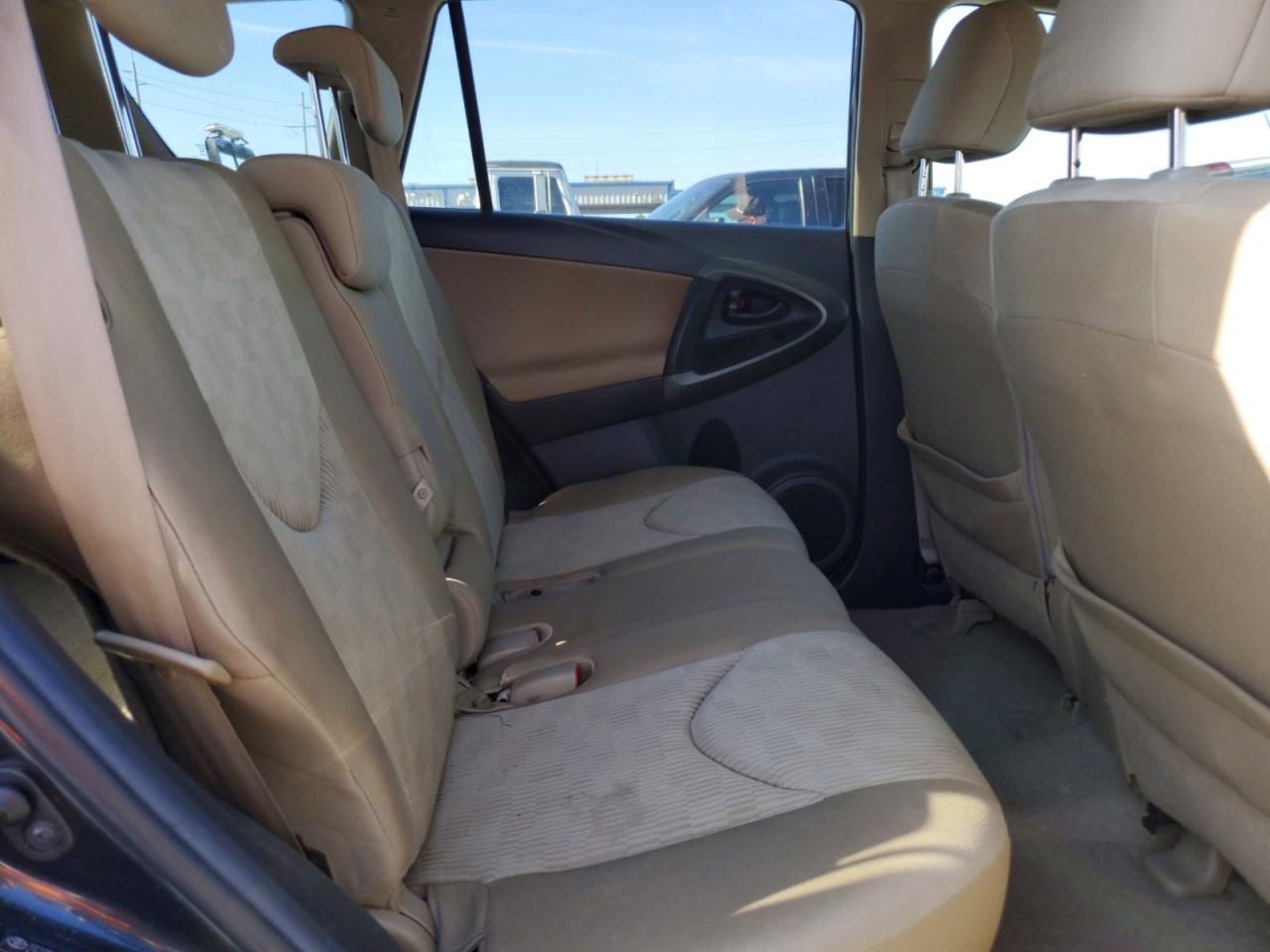 2010 TOYOTA RAV4 photo 11