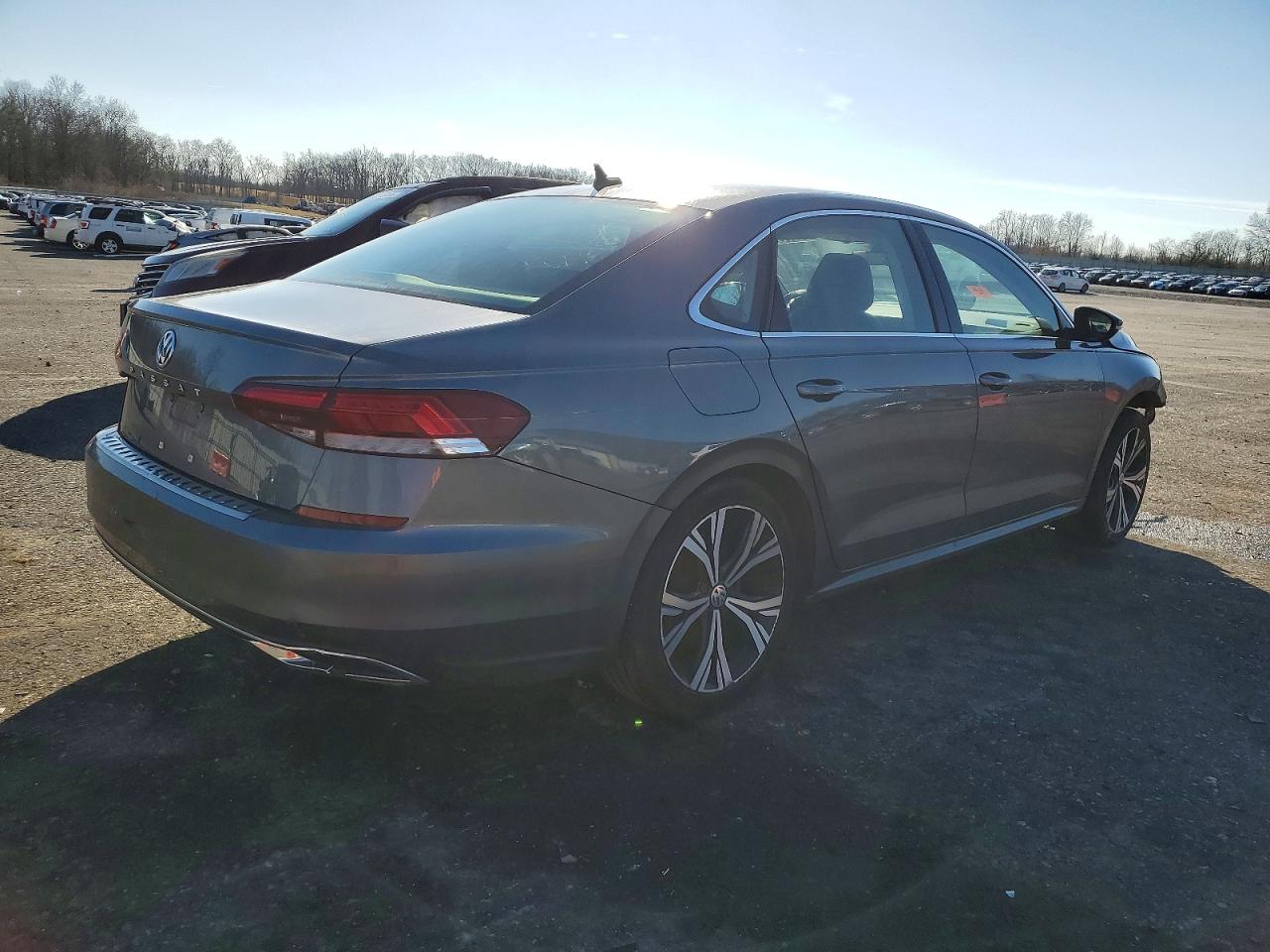 2021 VOLKSWAGEN PASSAT SE photo 3