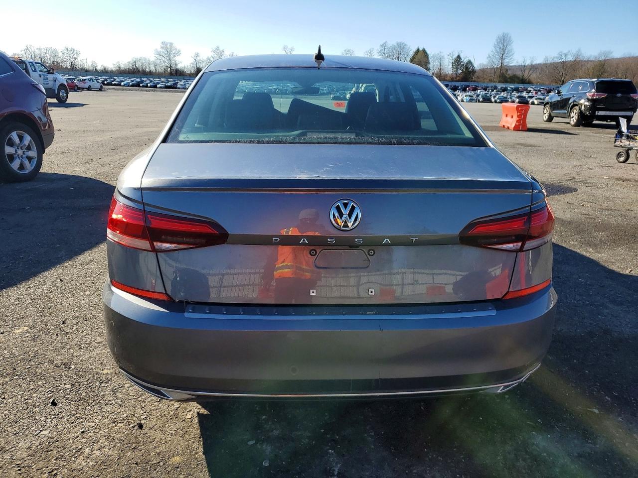 2021 VOLKSWAGEN PASSAT SE photo 6