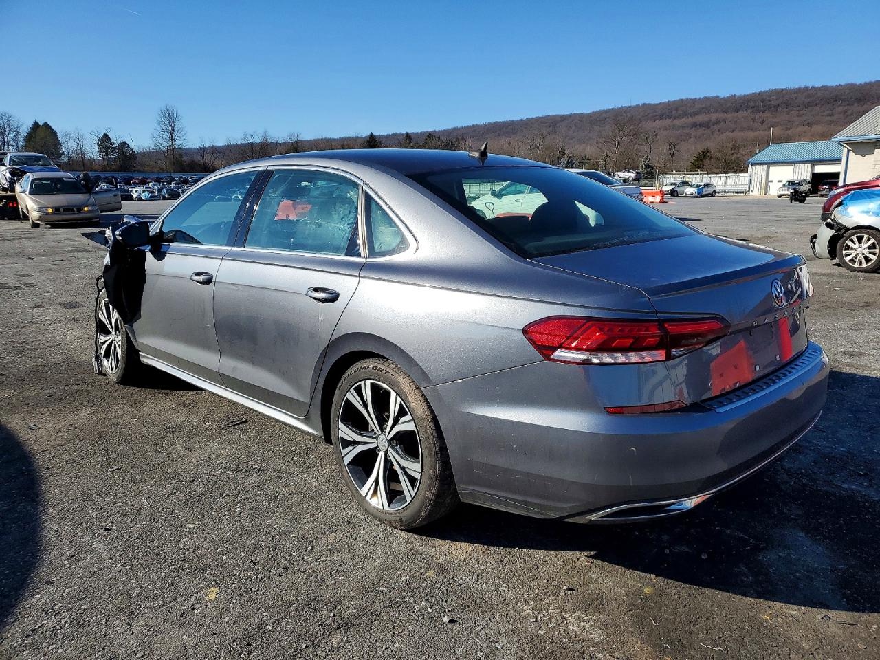 2021 VOLKSWAGEN PASSAT SE photo 2