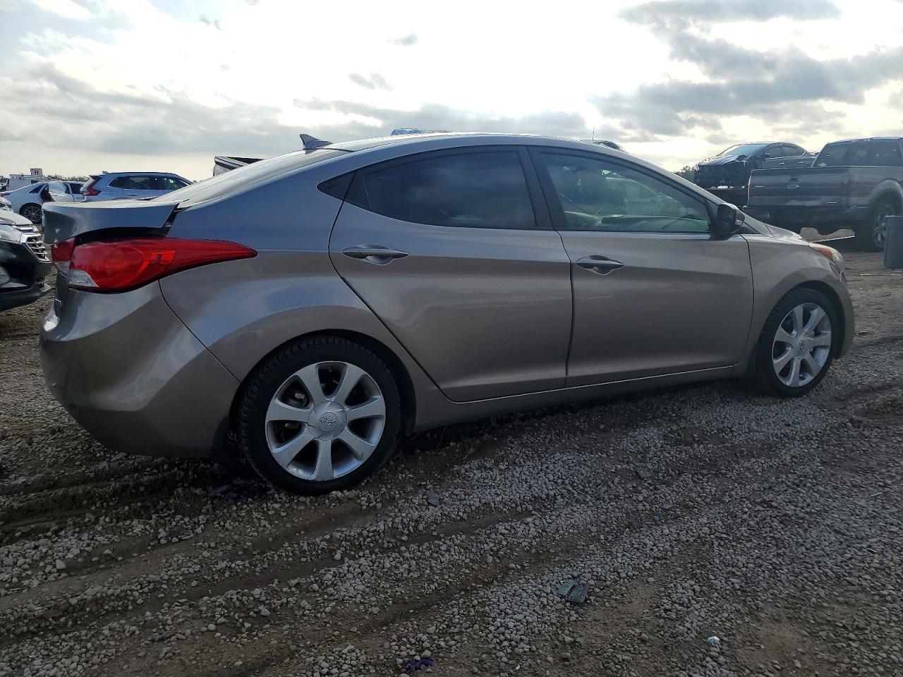 2013 HYUNDAI ELANTRA GLS photo 3