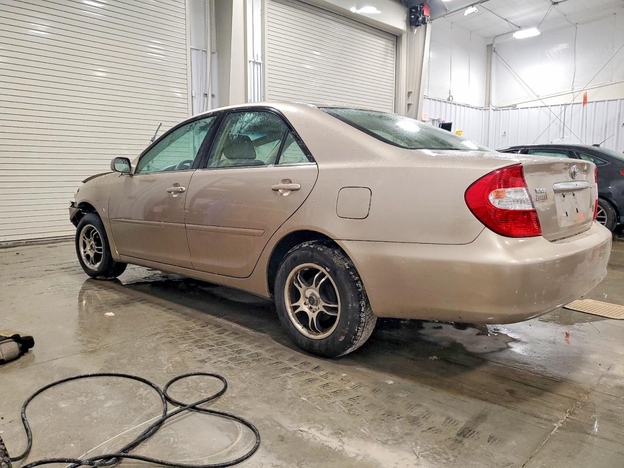 2003 TOYOTA CAMRY LE photo 3