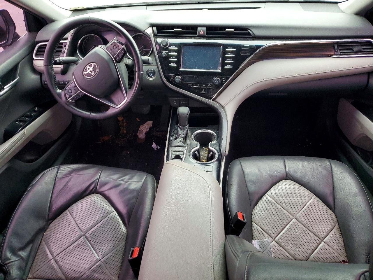 2018 TOYOTA CAMRY L photo 8