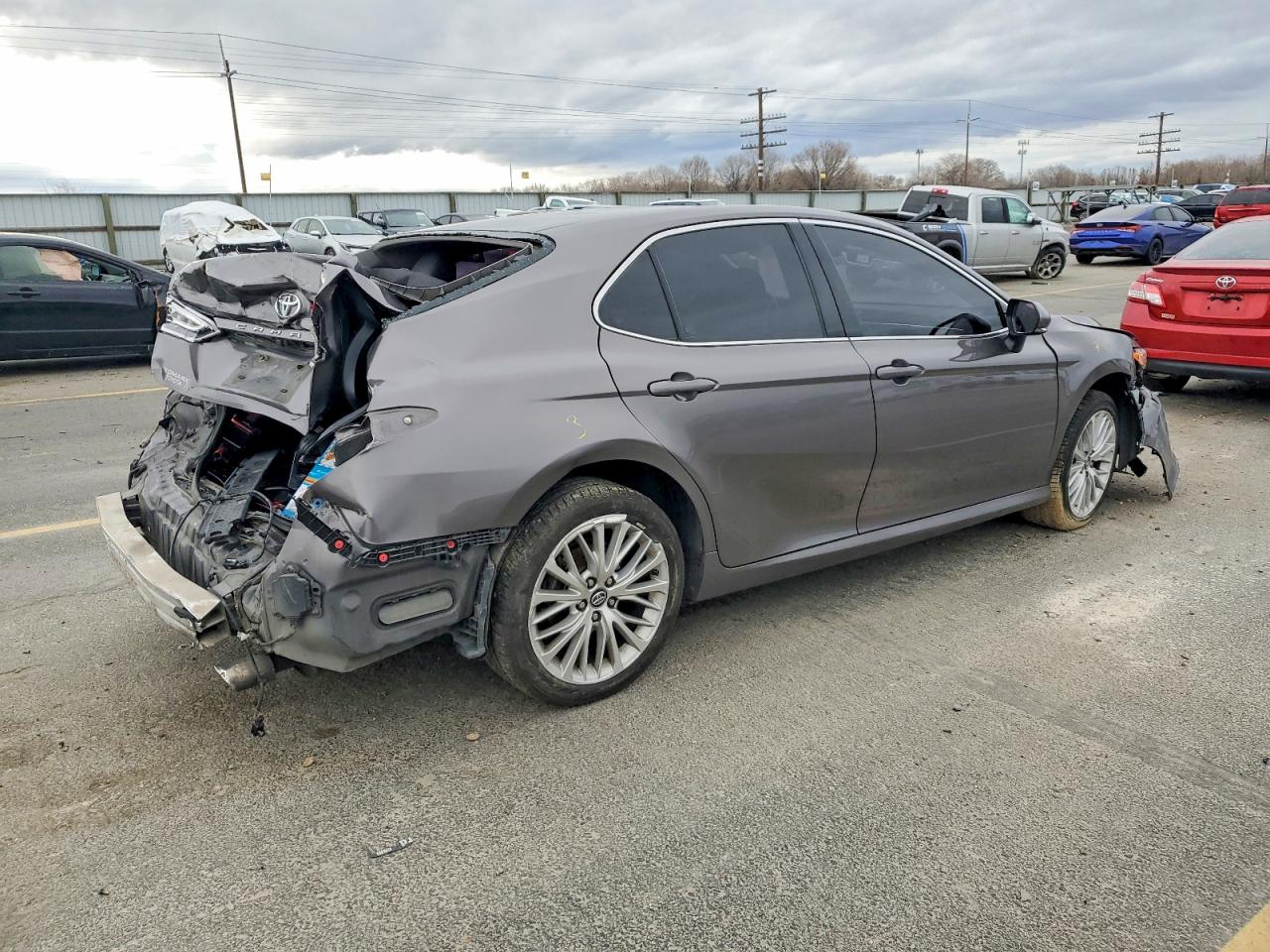 2018 TOYOTA CAMRY L photo 3