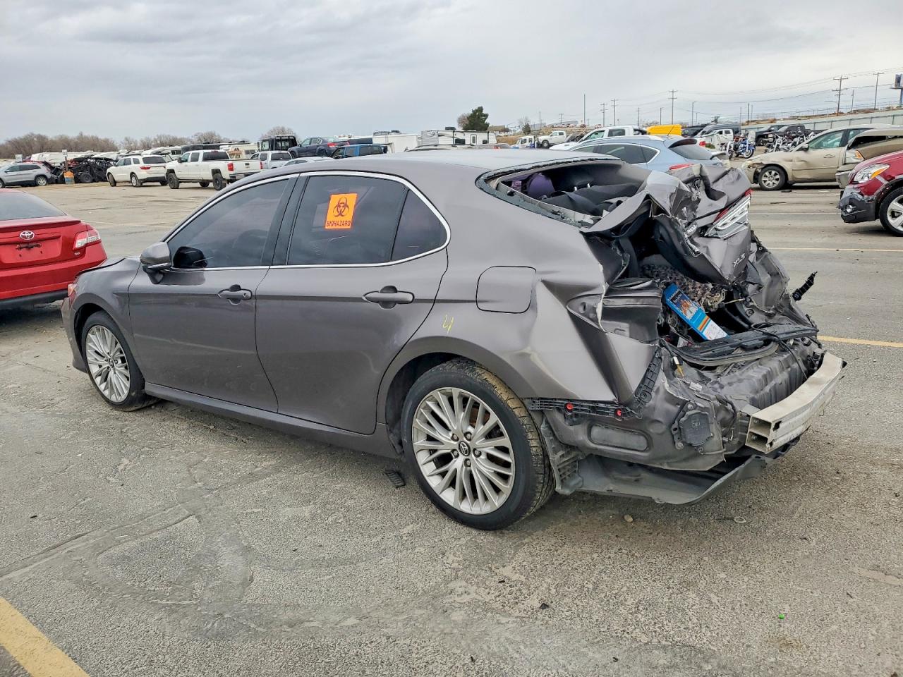2018 TOYOTA CAMRY L photo 2