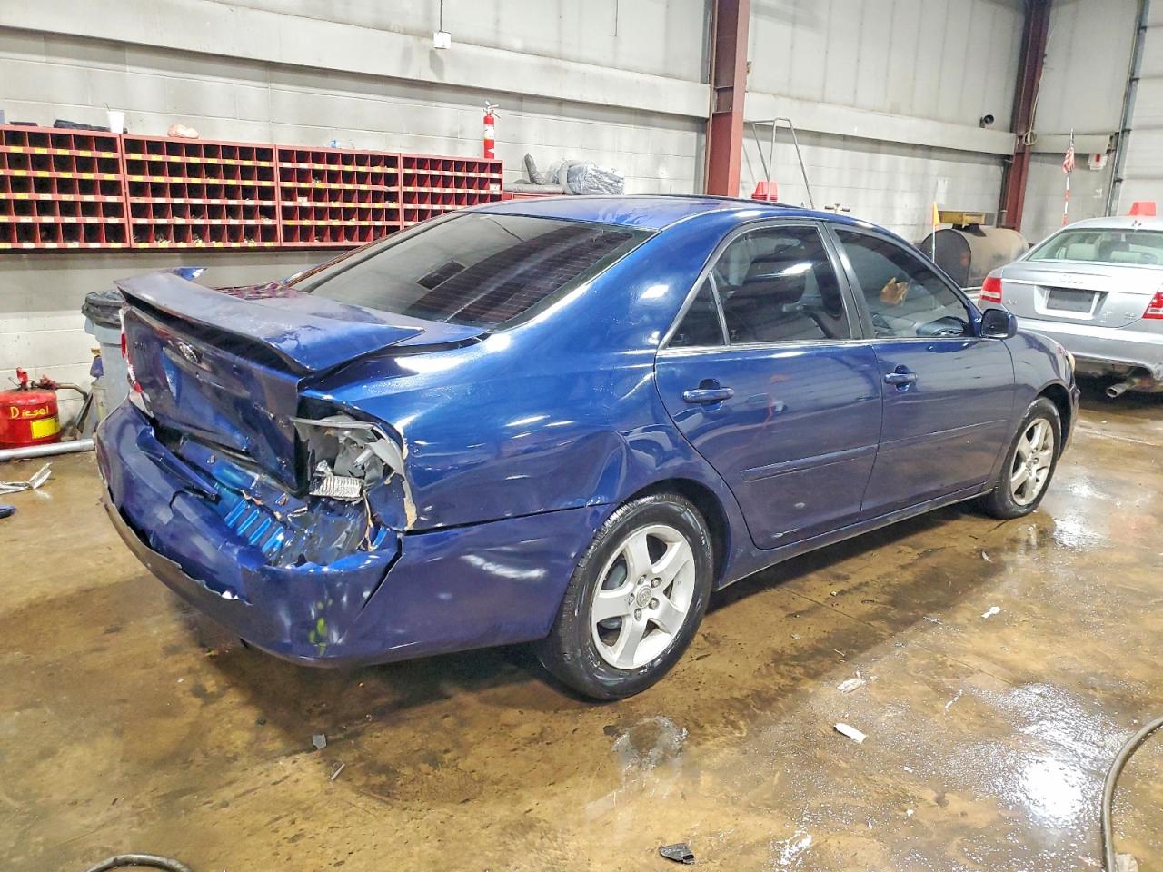 2005 TOYOTA CAMRY LE photo 3