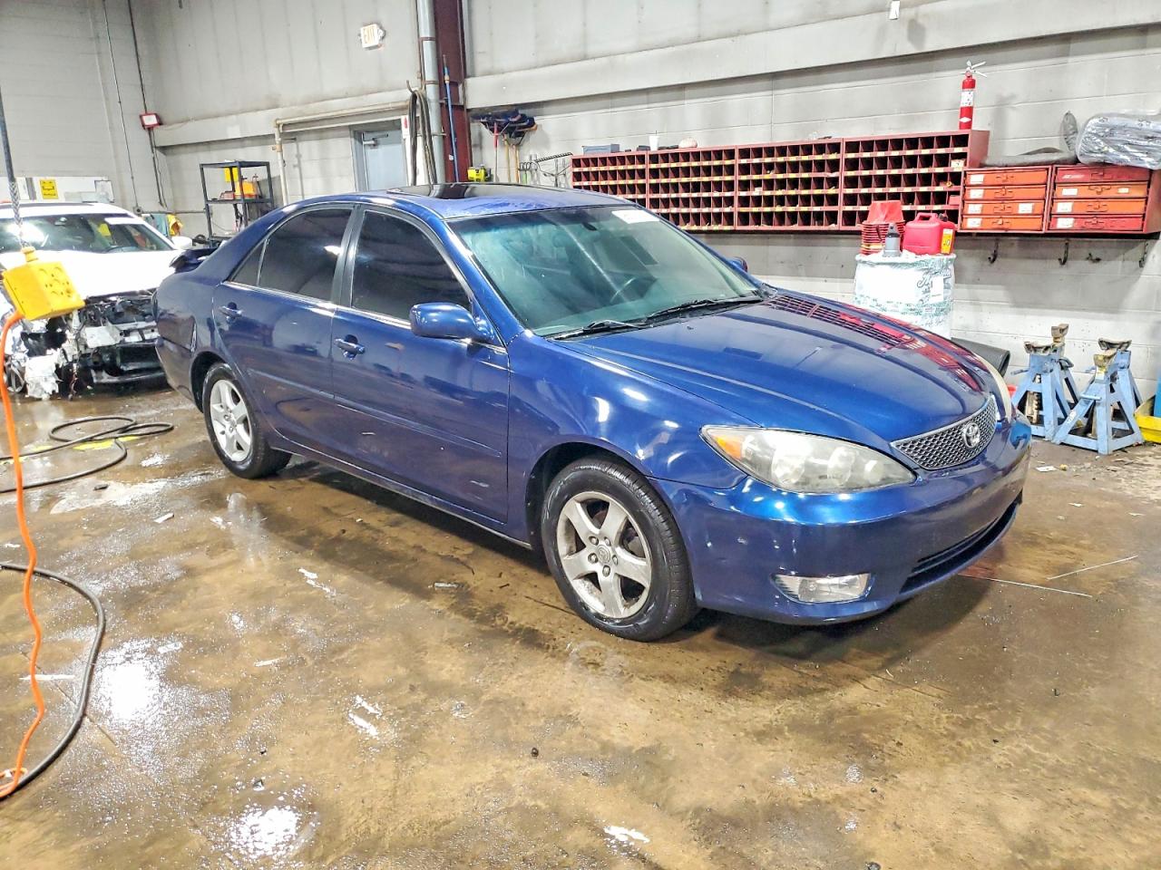 2005 TOYOTA CAMRY LE photo 4