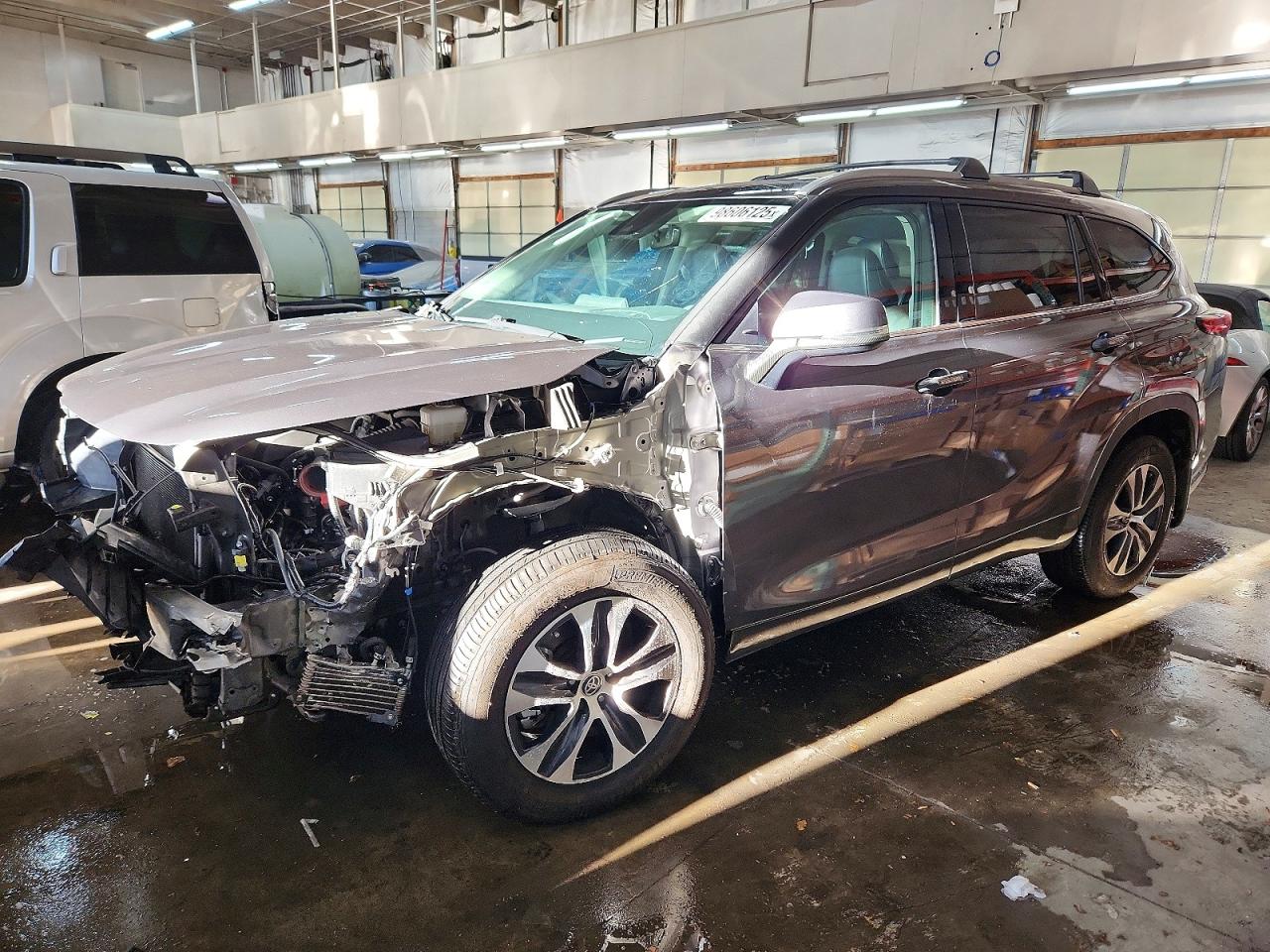 2022 TOYOTA HIGHLANDER