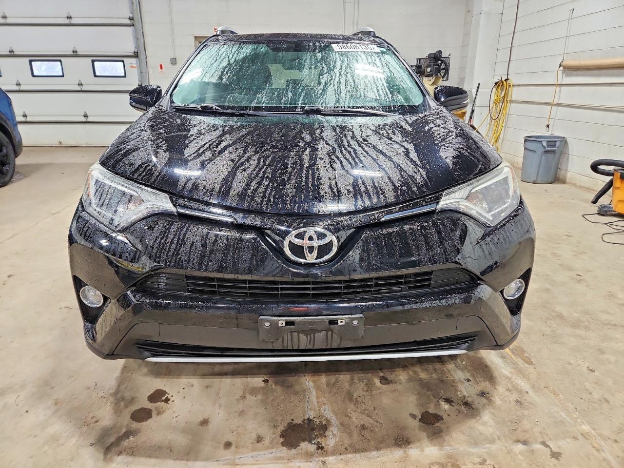 2016 TOYOTA RAV4 XLE photo 5