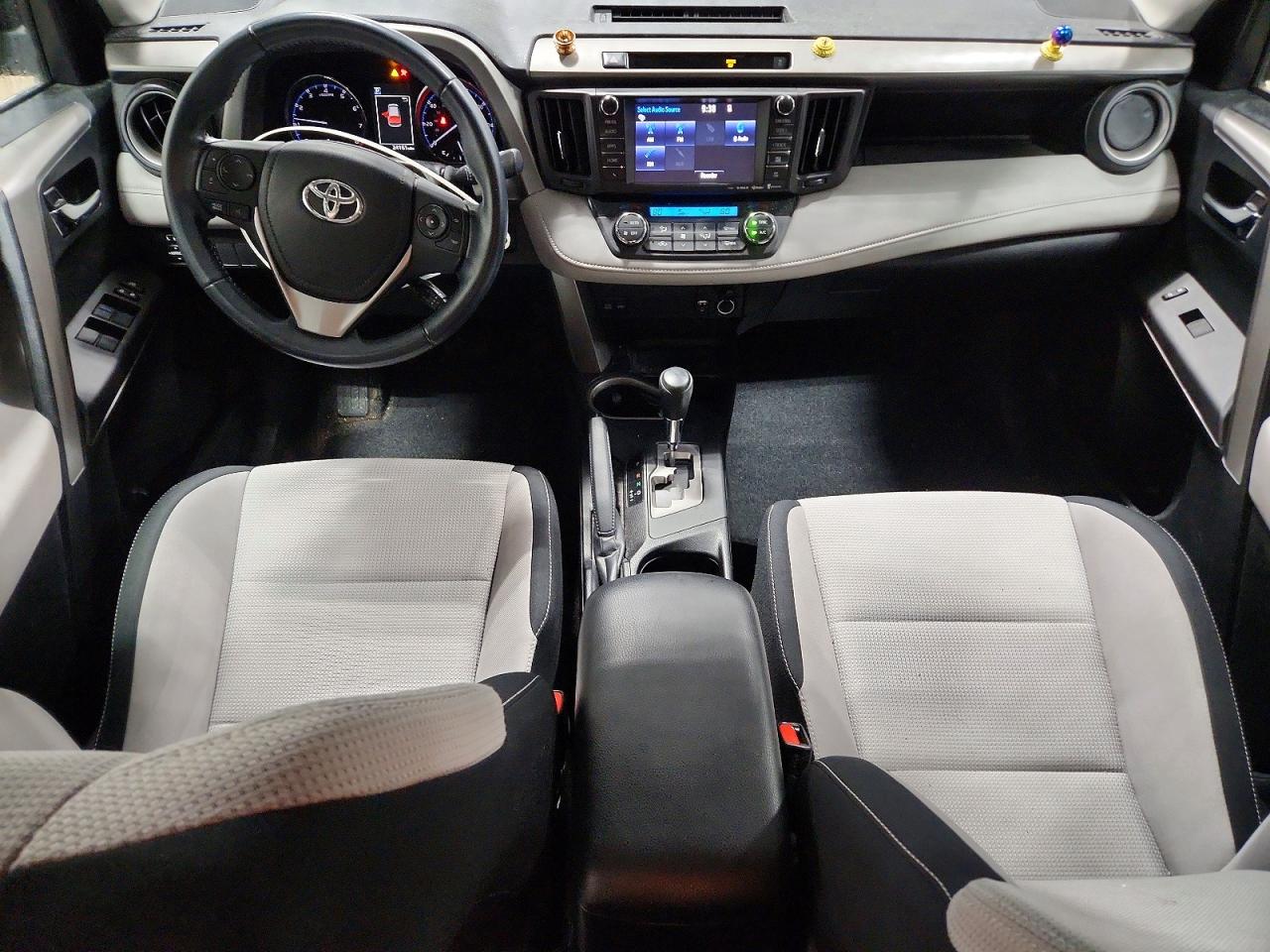 2016 TOYOTA RAV4 XLE photo 8