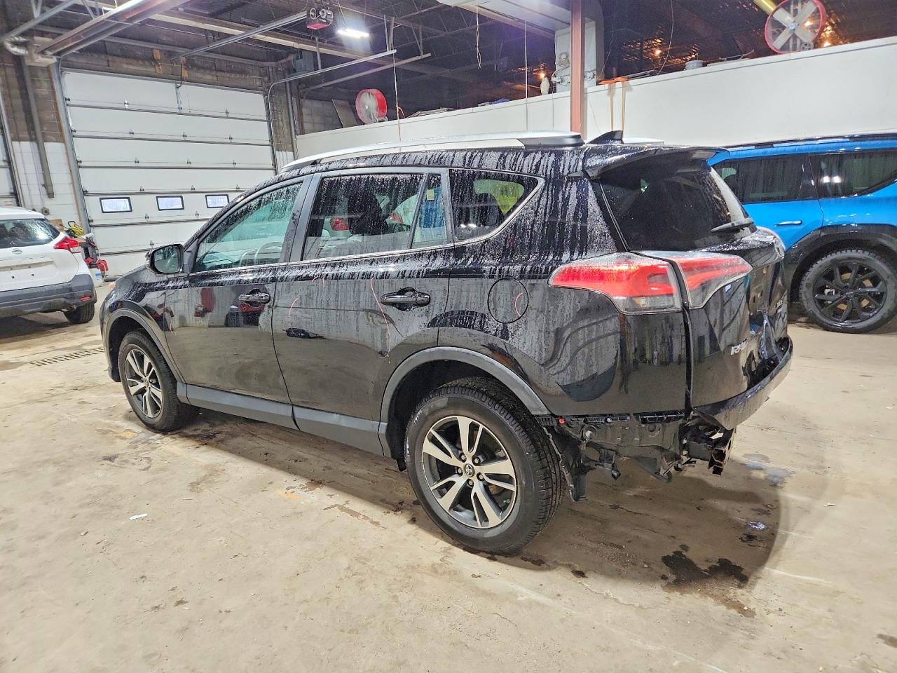 2016 TOYOTA RAV4 XLE photo 2