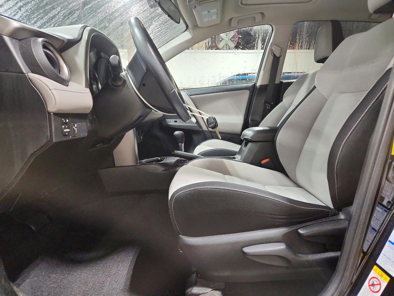 2016 TOYOTA RAV4 XLE photo 7