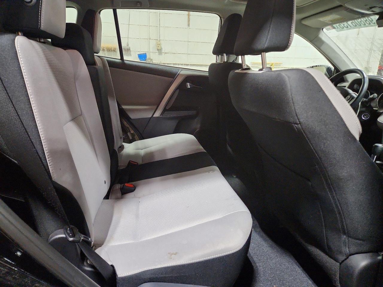 2016 TOYOTA RAV4 XLE photo 11