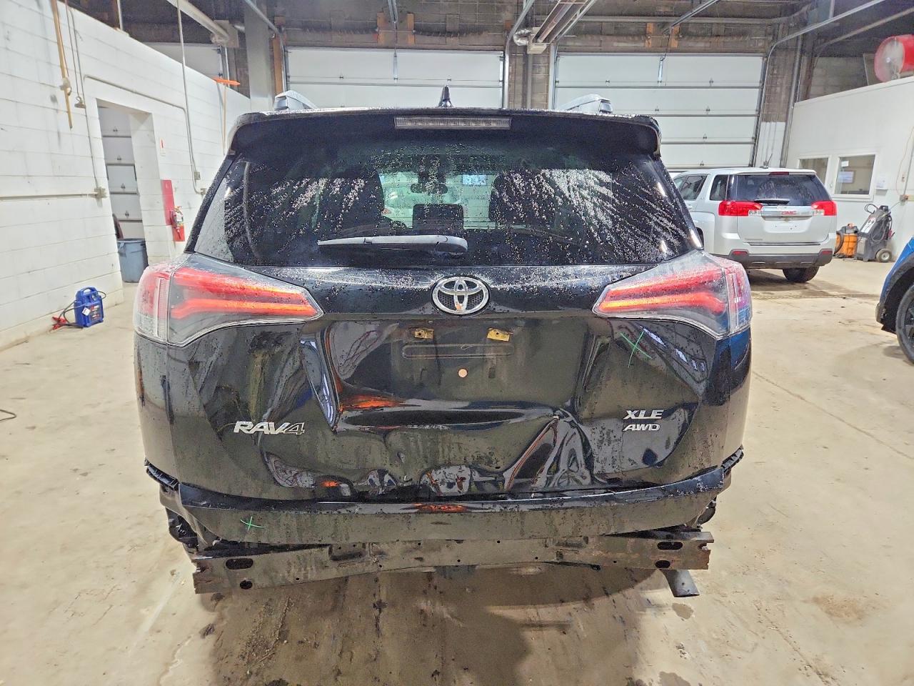 2016 TOYOTA RAV4 XLE photo 6