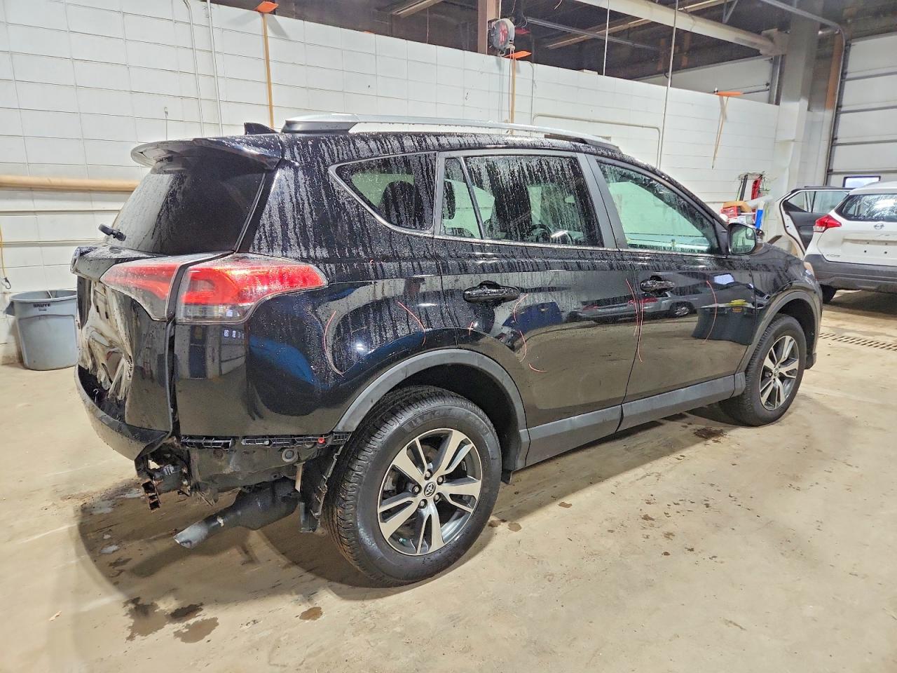 2016 TOYOTA RAV4 XLE photo 3