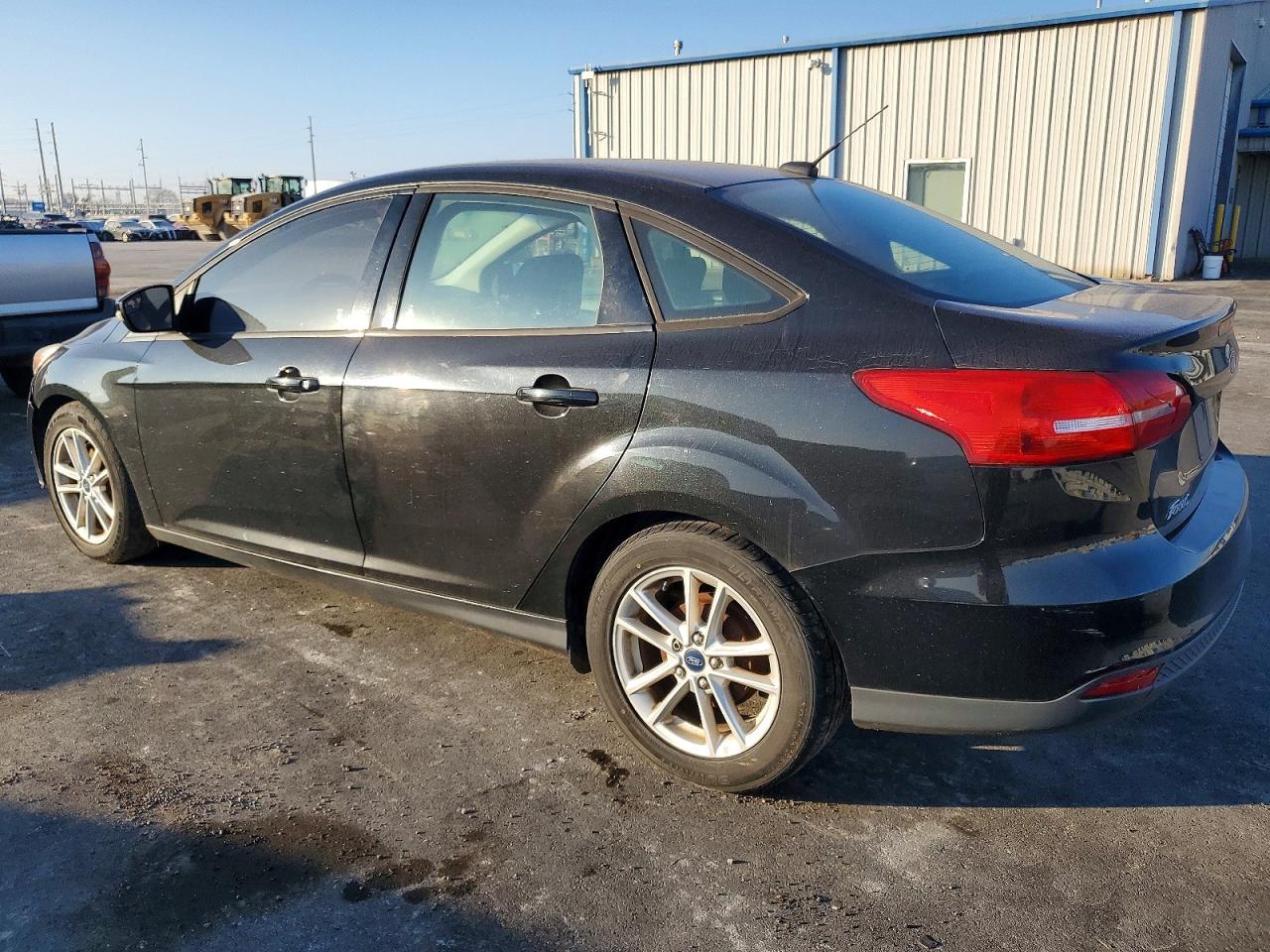 2015 FORD FOCUS SE photo 2