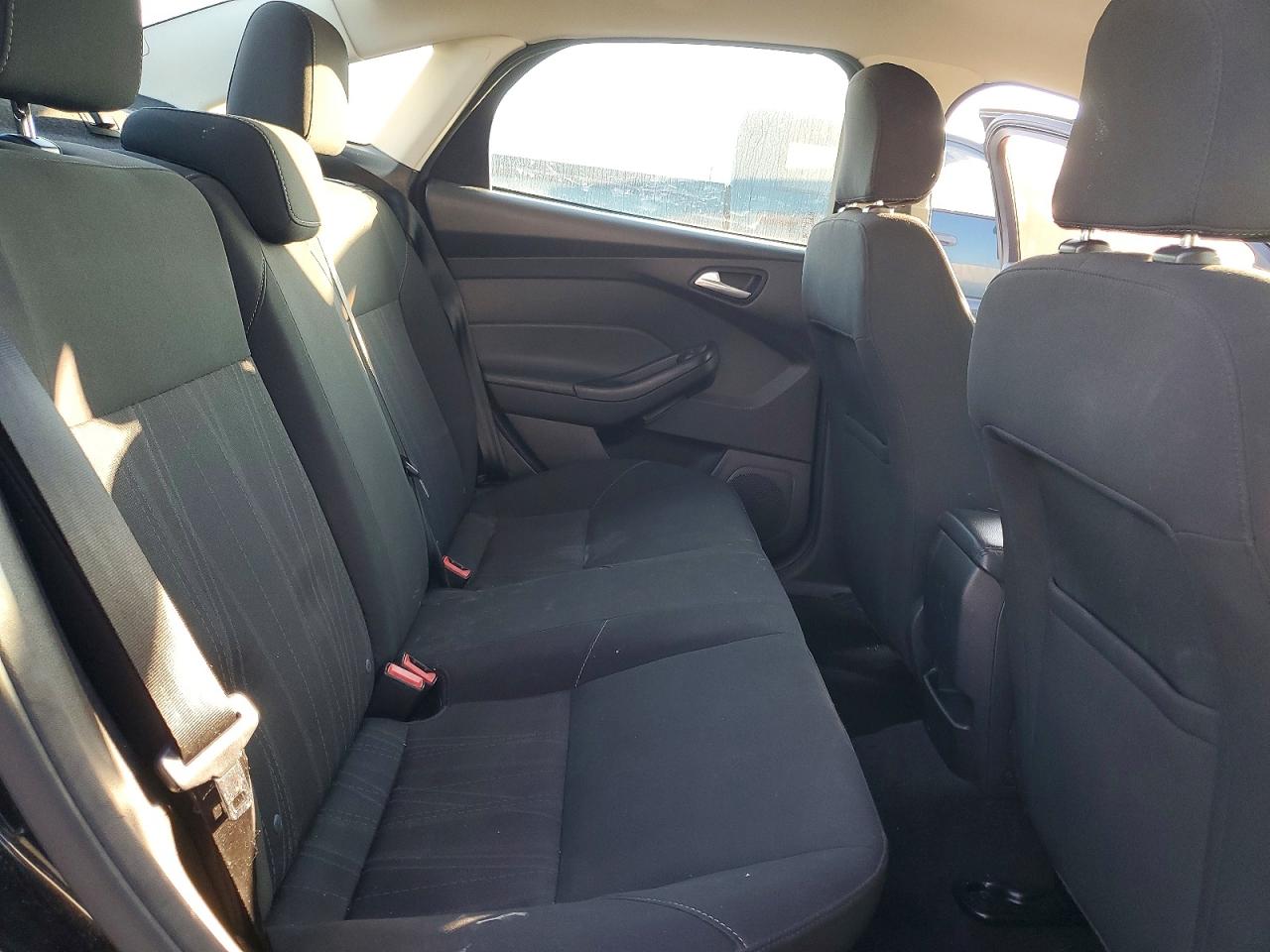 2015 FORD FOCUS SE photo 10