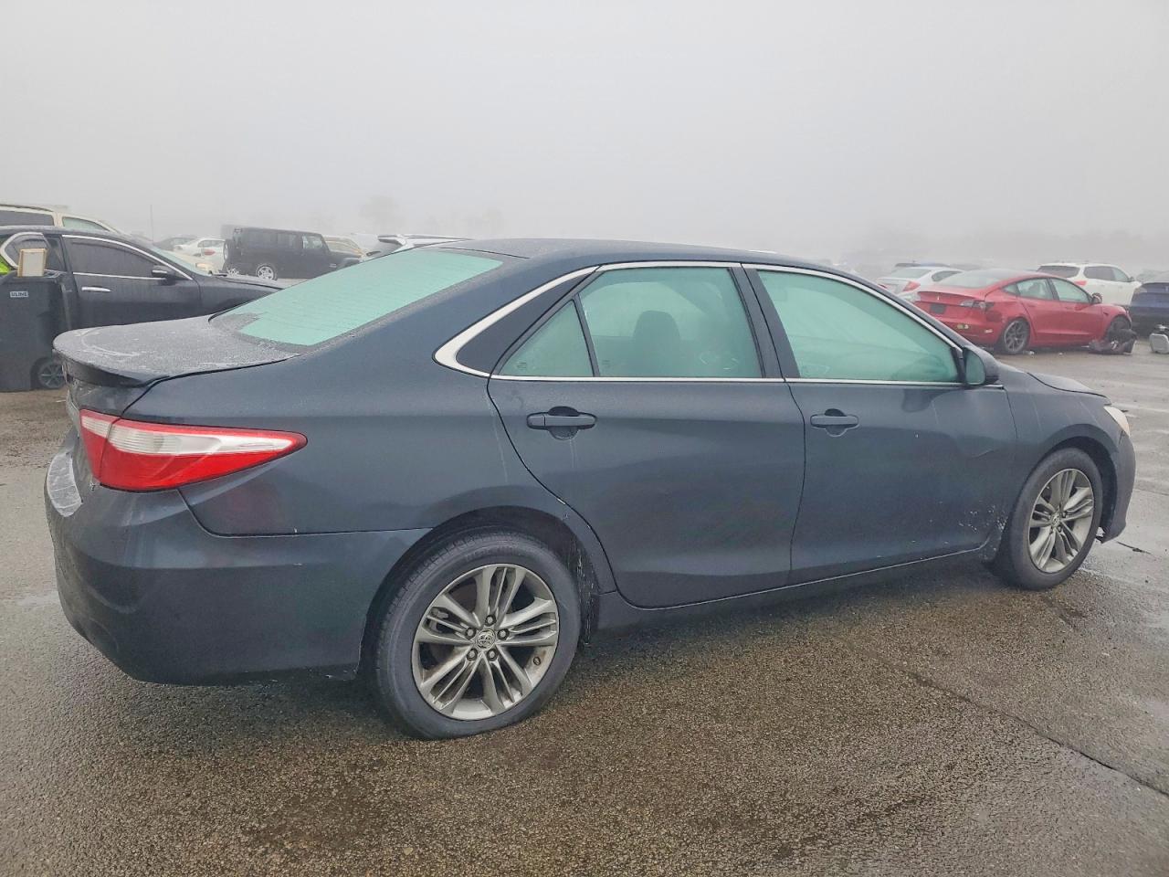 2016 TOYOTA CAMRY LE photo 3