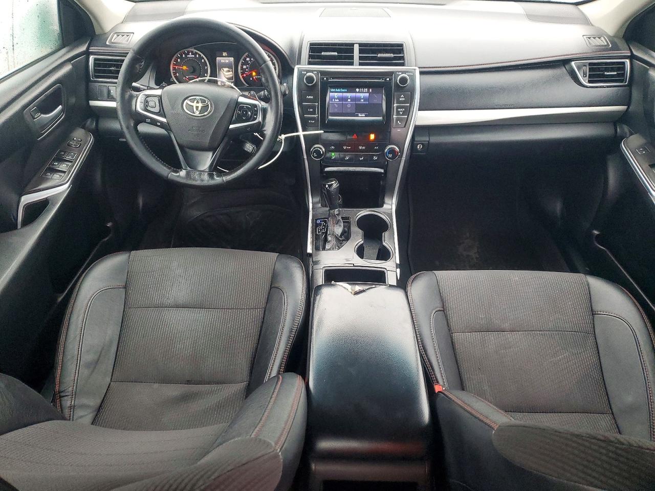 2016 TOYOTA CAMRY LE photo 8