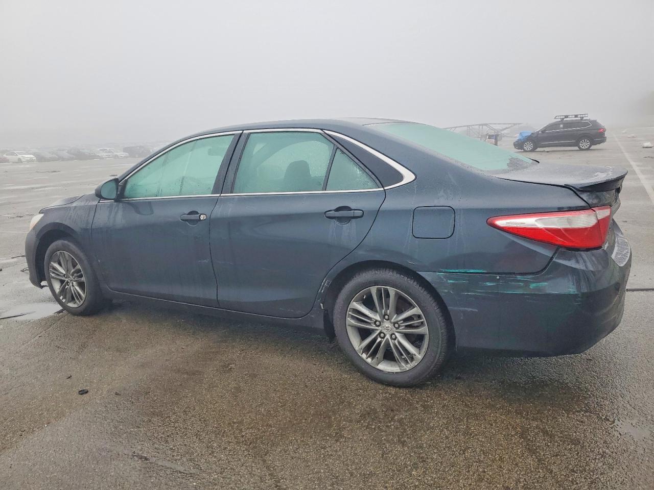 2016 TOYOTA CAMRY LE photo 2