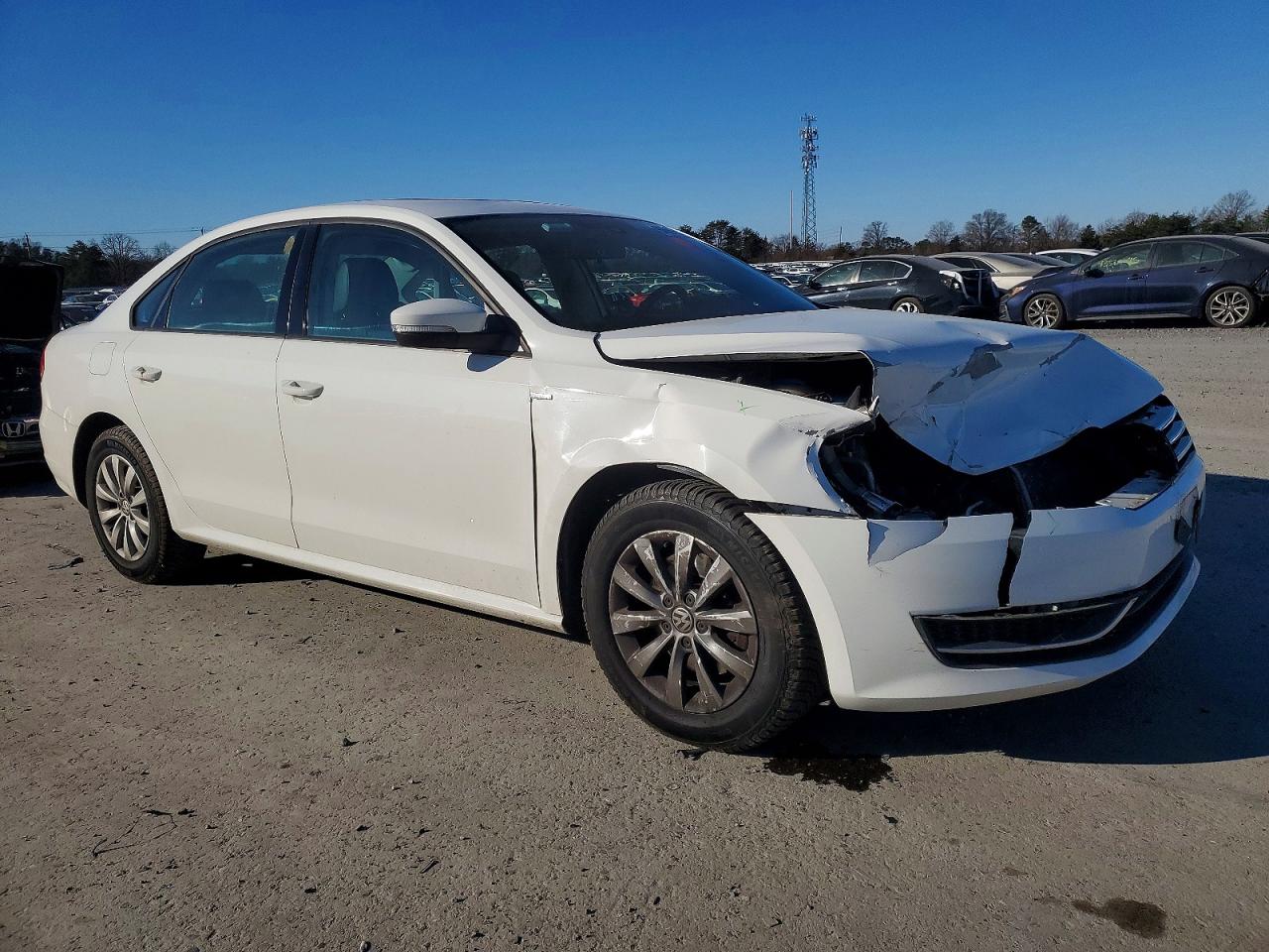 2015 VOLKSWAGEN PASSAT S photo 4