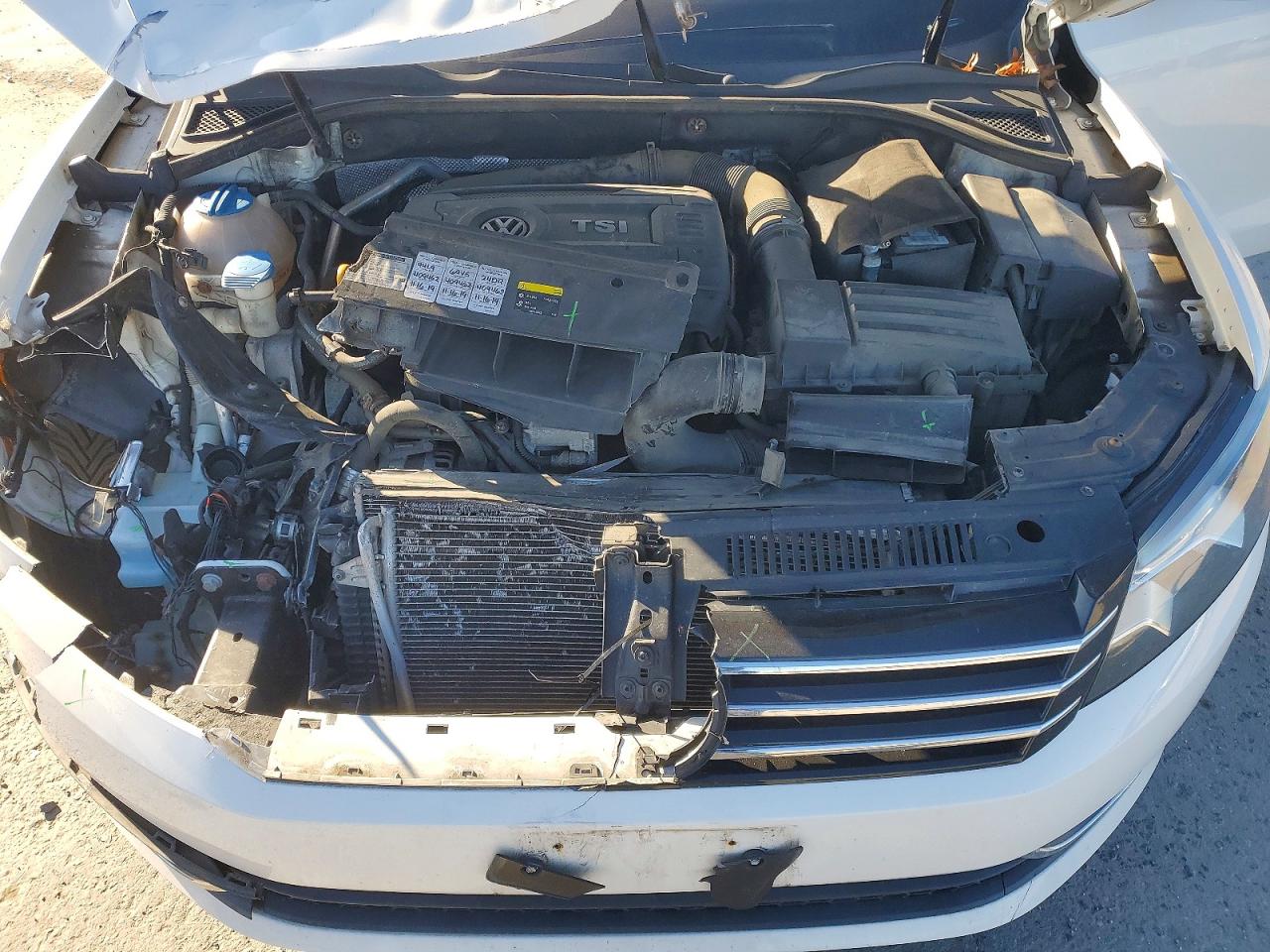 2015 VOLKSWAGEN PASSAT S photo 11