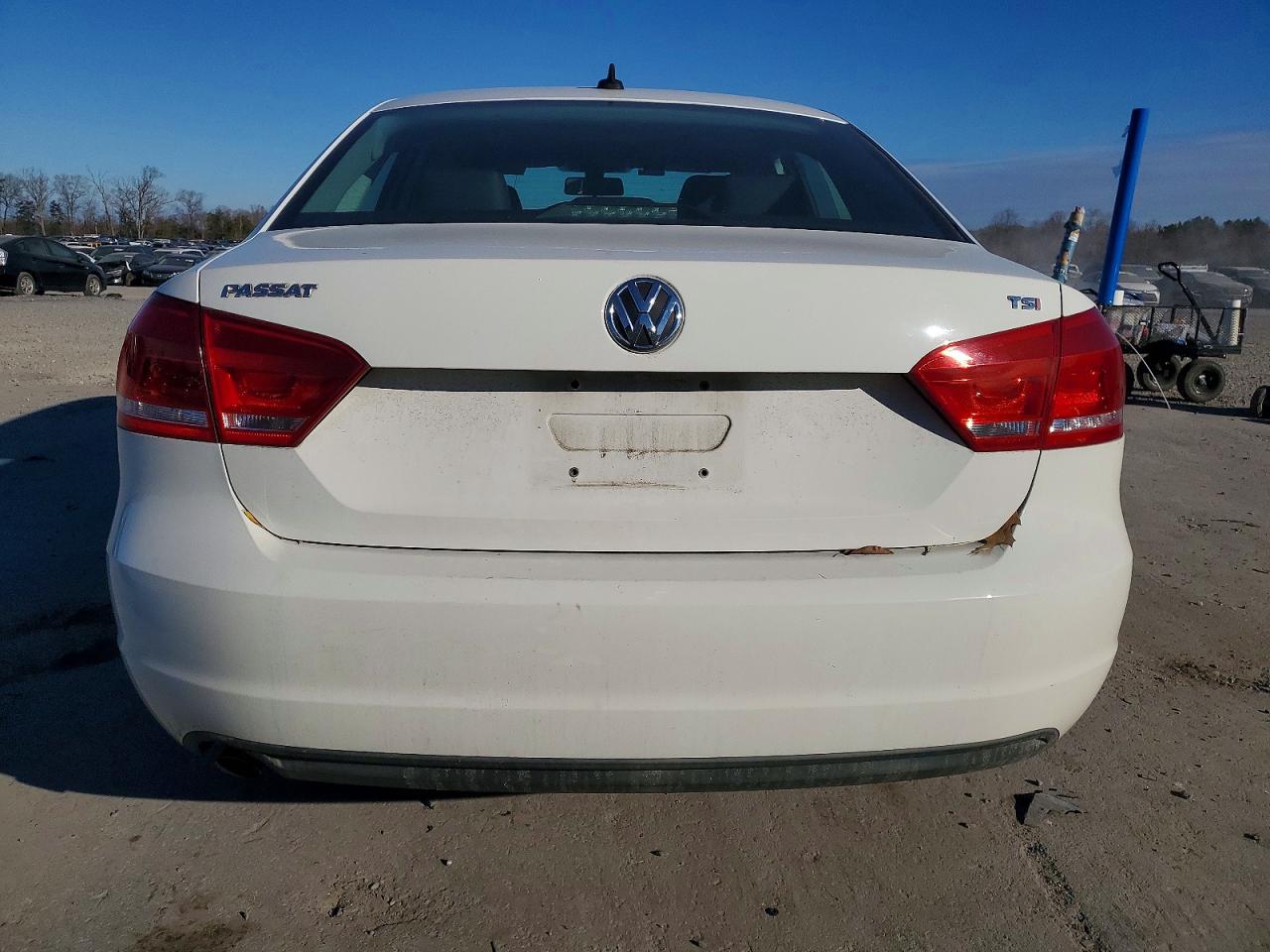 2015 VOLKSWAGEN PASSAT S photo 6