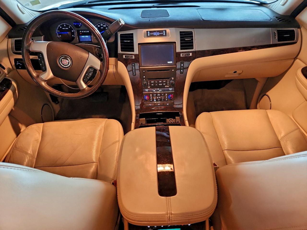 2008 CADILLAC ESCALADE LUXURY photo 8