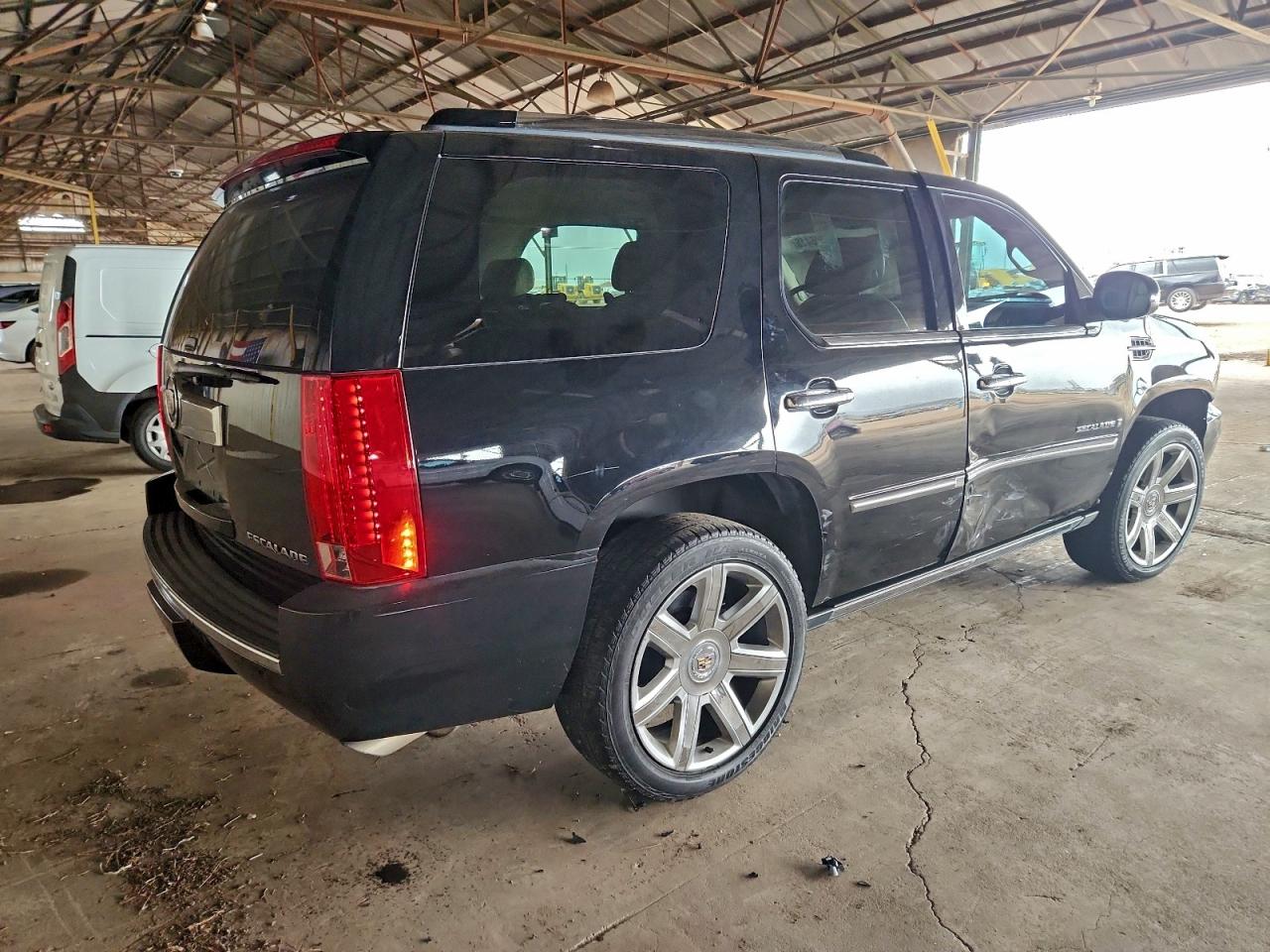 2008 CADILLAC ESCALADE LUXURY photo 3