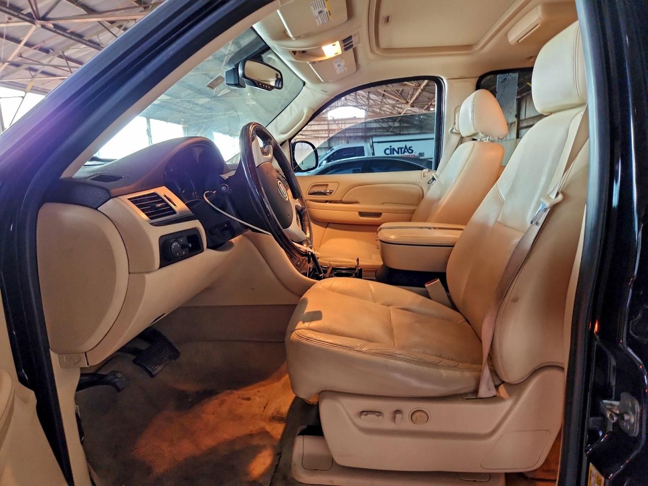 2008 CADILLAC ESCALADE LUXURY photo 7