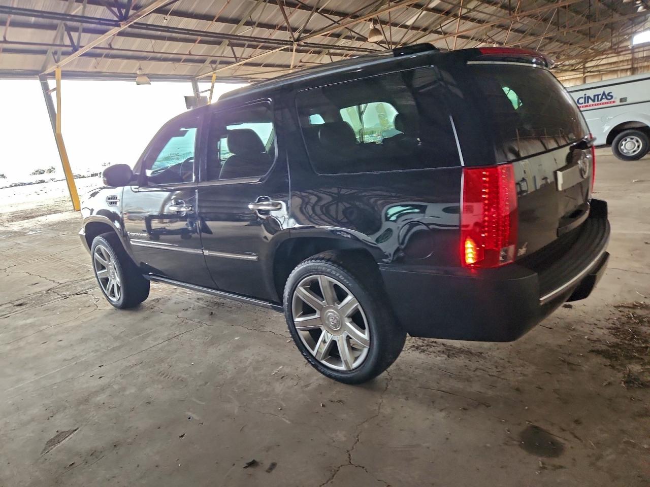 2008 CADILLAC ESCALADE LUXURY photo 2