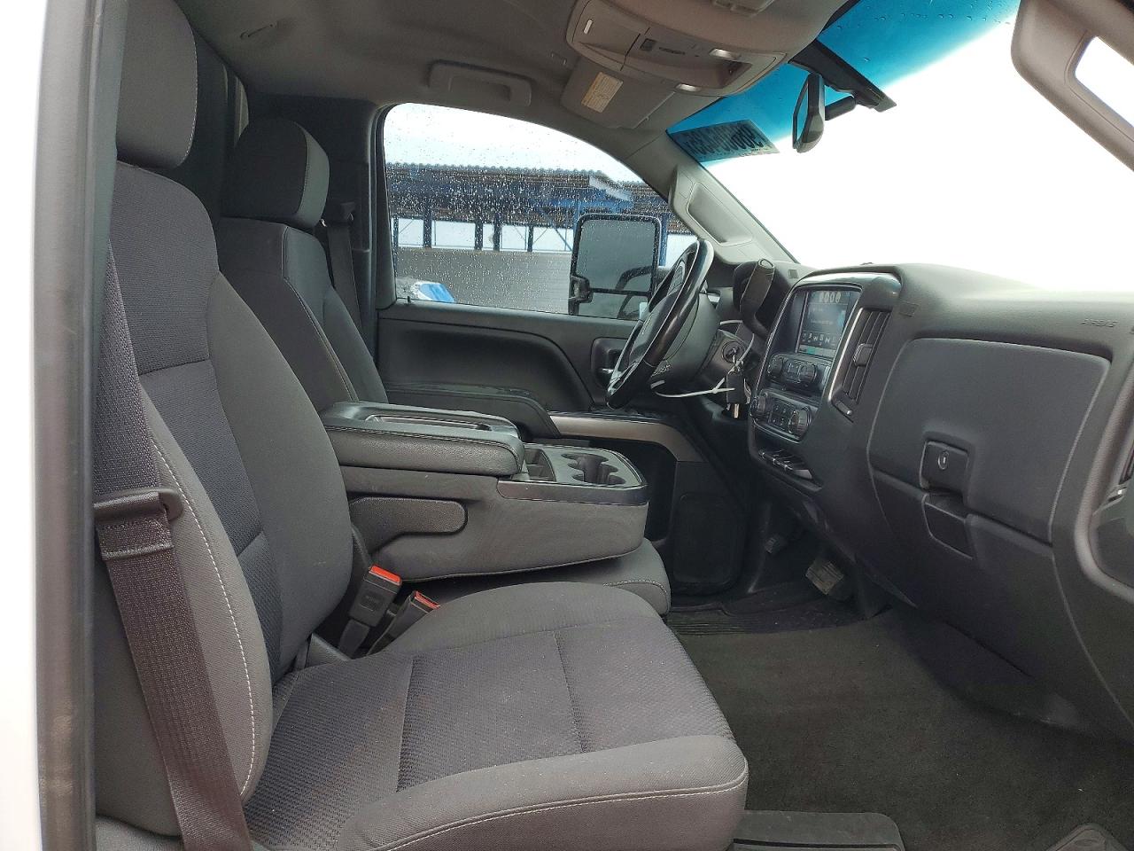 2018 CHEVROLET SILVERADO K3500 LT photo 10