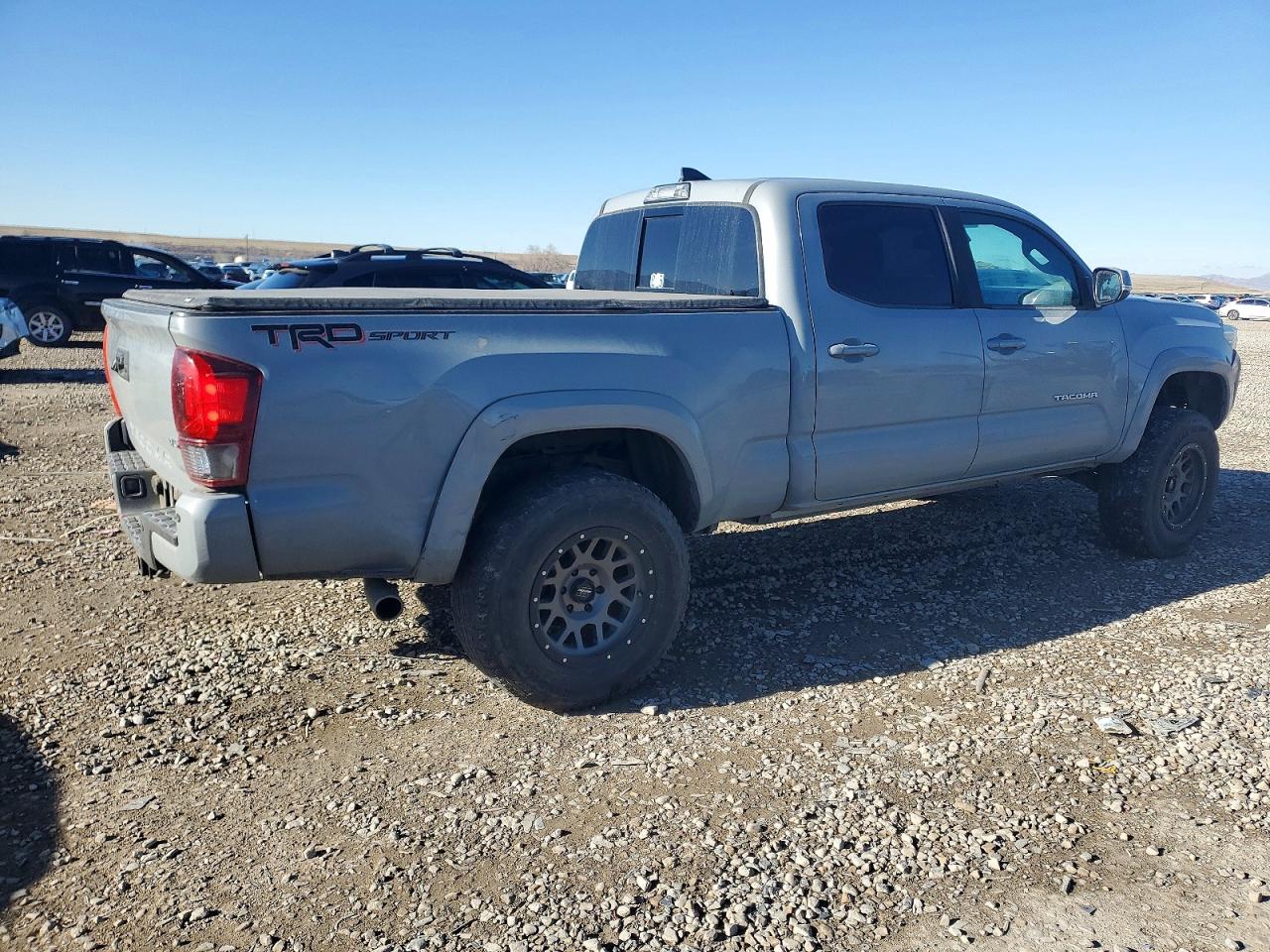 2019 TOYOTA TACOMA DOUBLE CAB photo 3